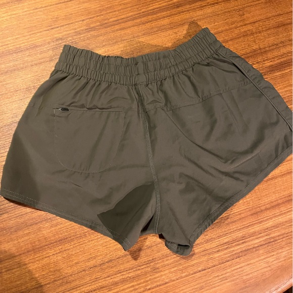 Vuori Women’s Dash Shorts- Olive Green - Picture 3 of 4